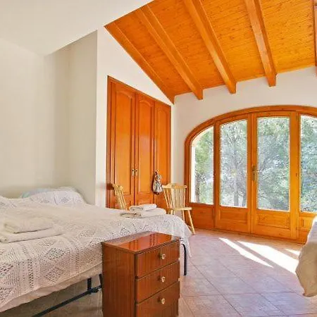 Villa Sleeps 8 Pool
